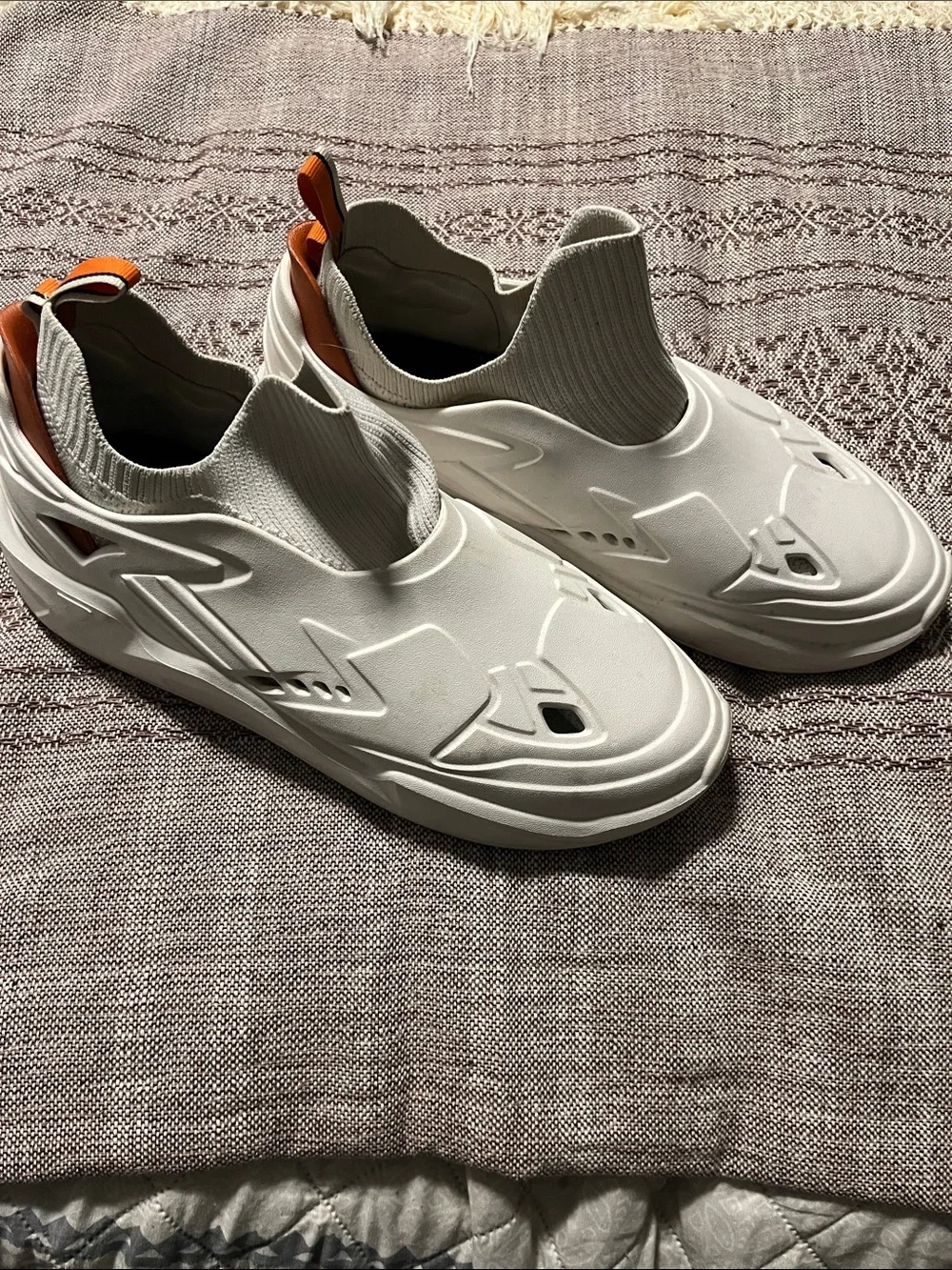 Mens NTW Slip-On White Athletic Sneakers with Removable Liner